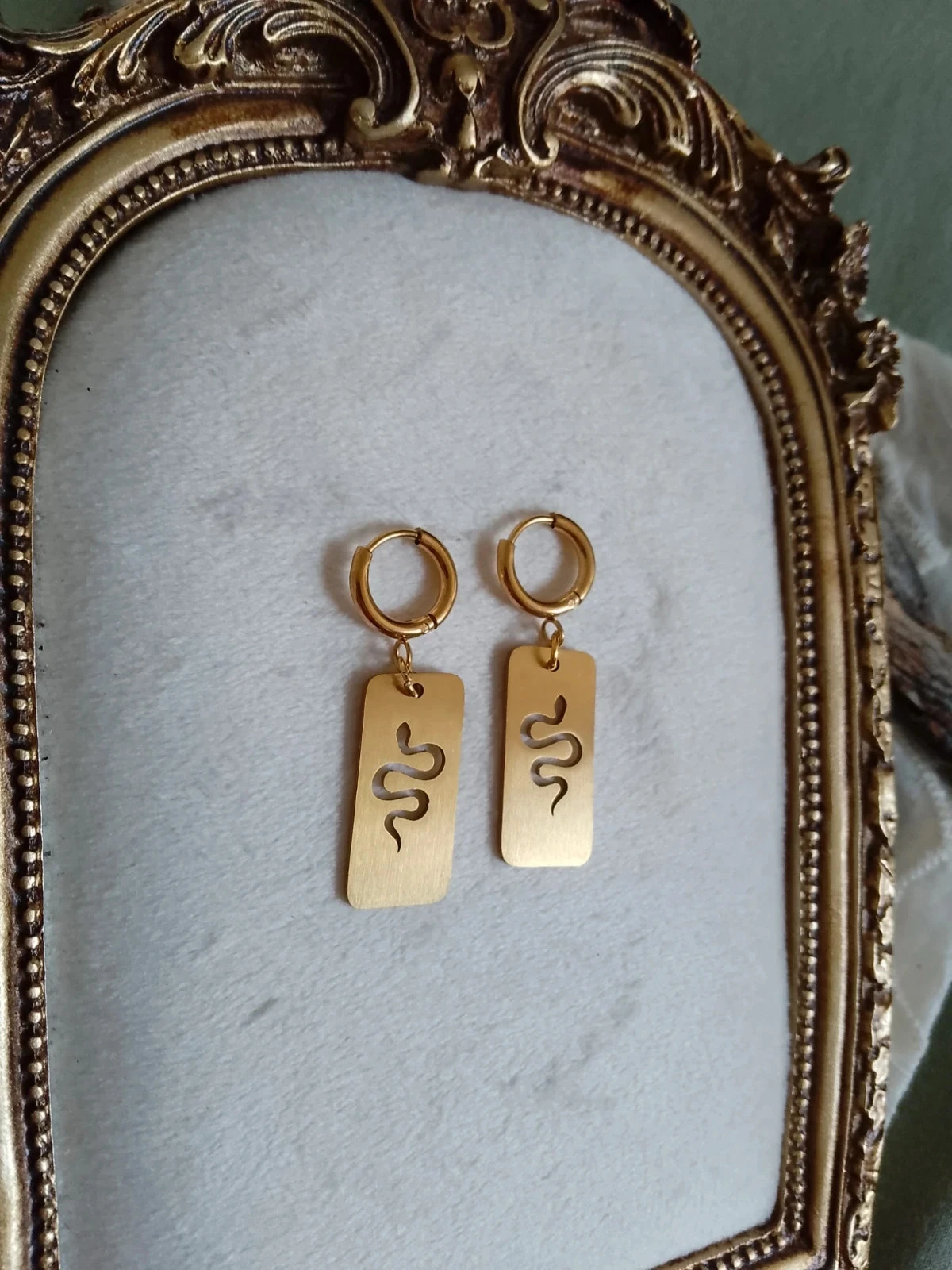 Kleine gouden slangenoorbellen – photo 2